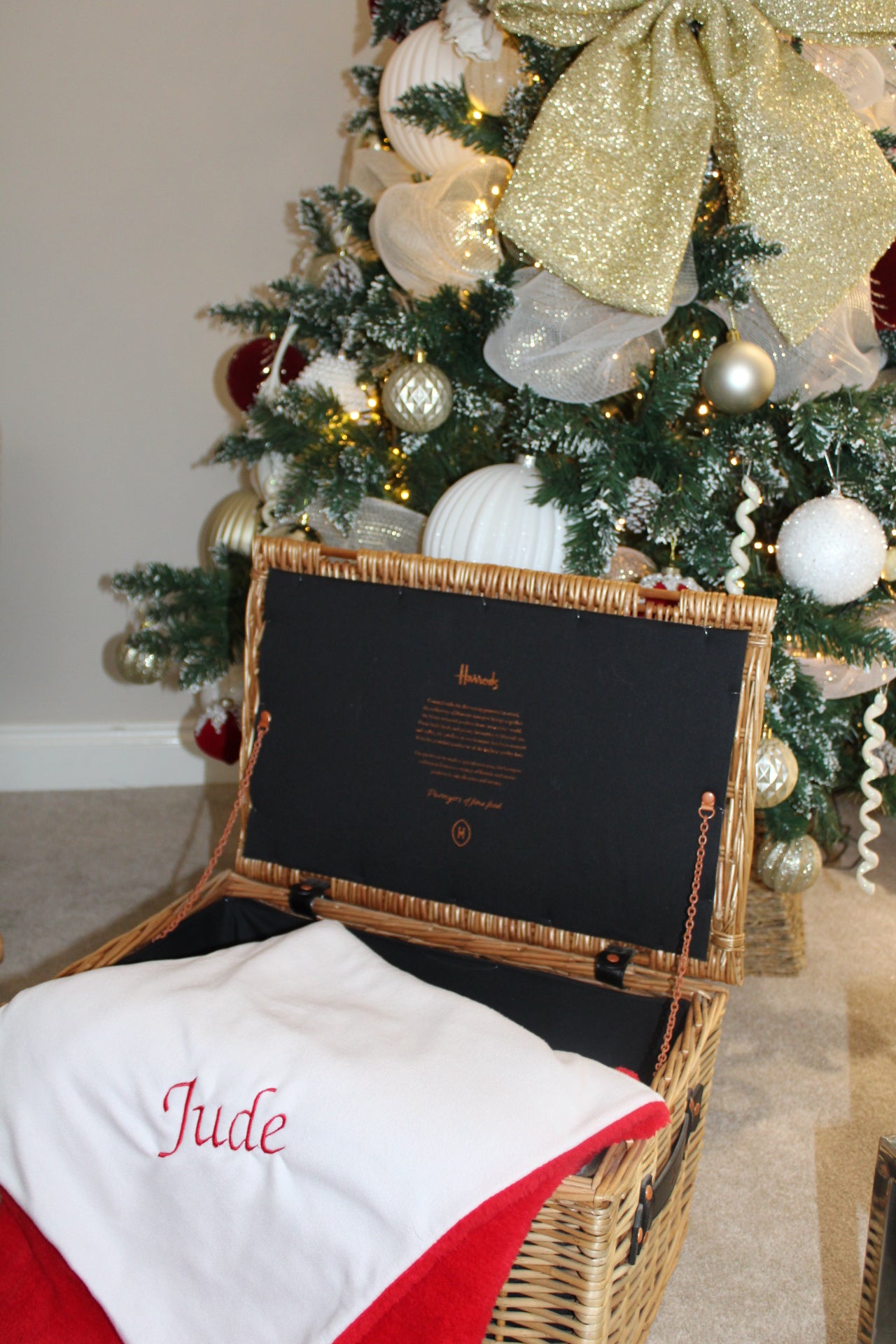 Reversible Red/White Soft Blanket